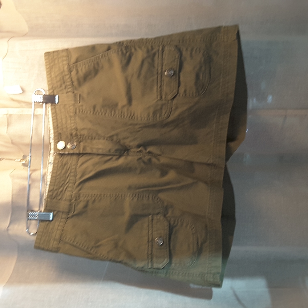 VF Jeanswear Green cargo shorts